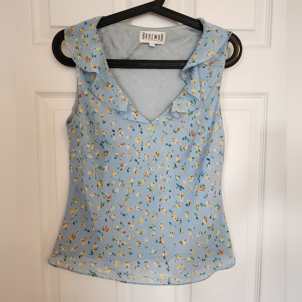 Y2K Braemar Baby Blue Sleeveless Floral Flutter V Neck Blouse. Women's Size 10.